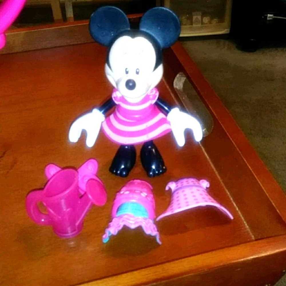 Minnie mouse with toys